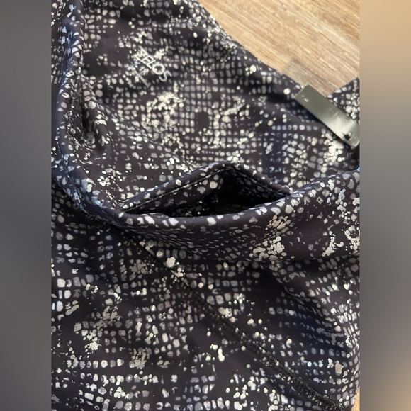 ZELOS SALE! Any 2 ZELOS $20! Black Snake Patterned Leggings, Size 1X NWT - Picture 11 of 14